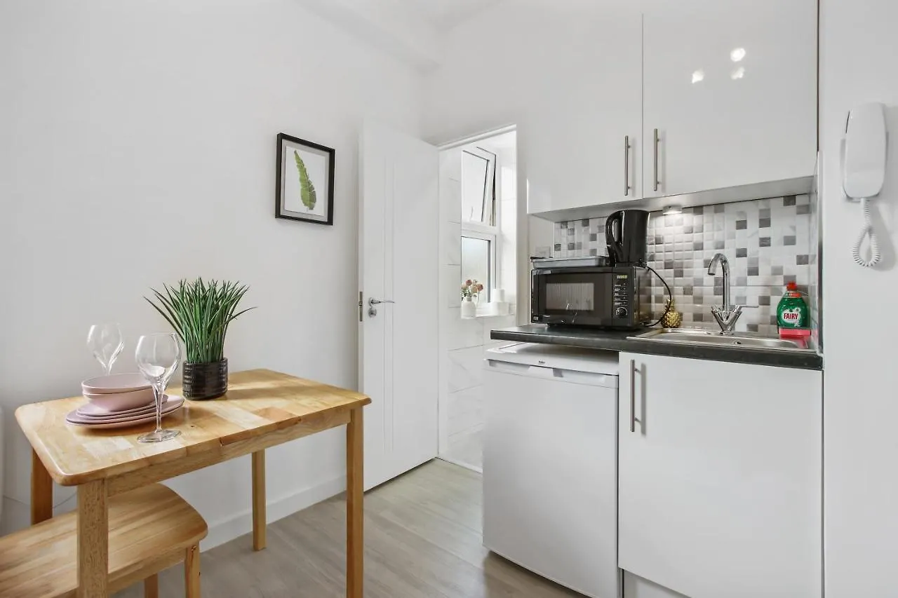 Heathrow Airport Studios With En-Suite Southall United Kingdom