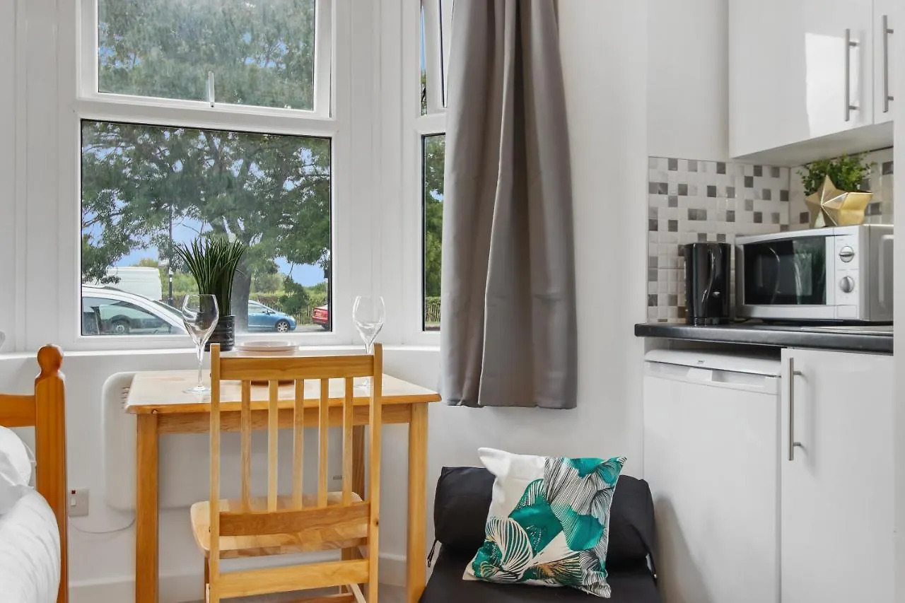 Heathrow Airport Studios With En-Suite Southall Apartament