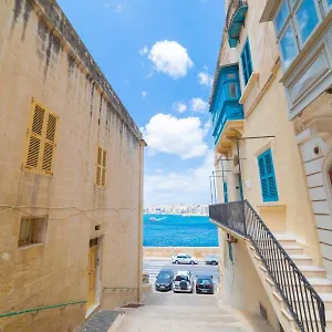 https://central-valletta-townhouse-hosted-by-sweetstay.hotelssaintjulians.com