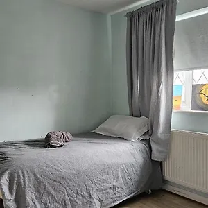 Homestay Progressive Homes, Abbey Wood