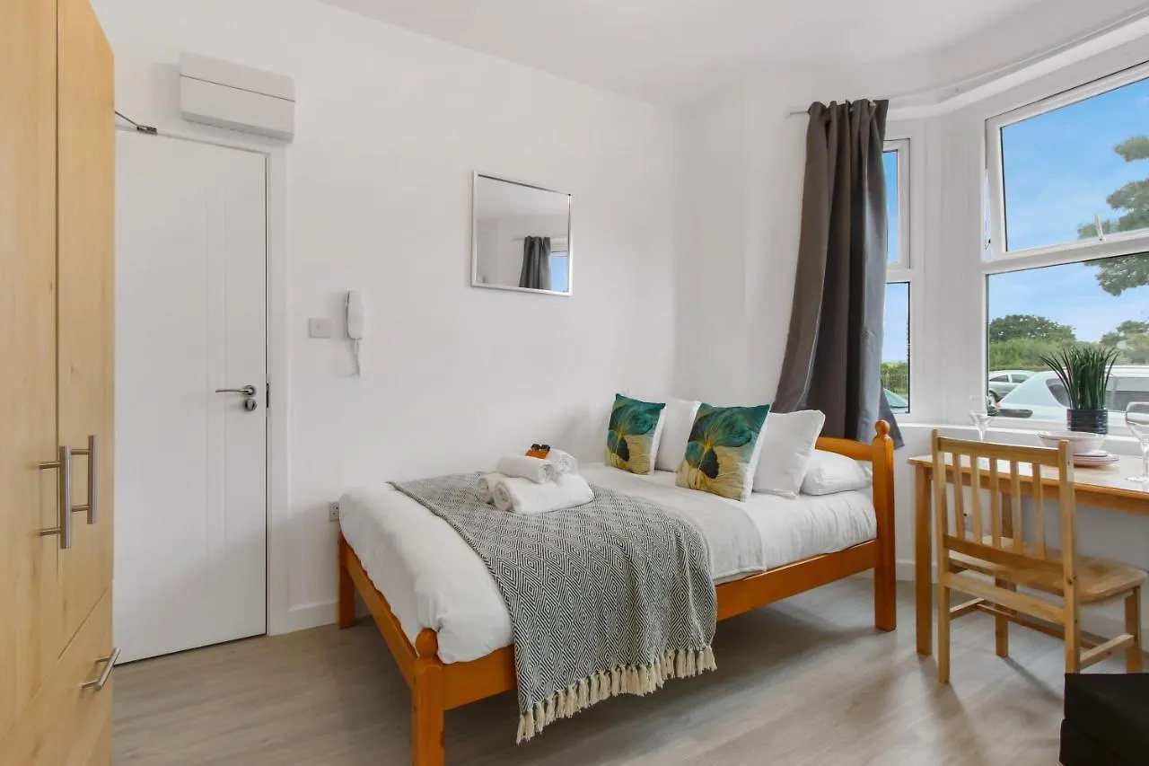 公寓 Heathrow Airport Studios With En-Suite 绍斯霍