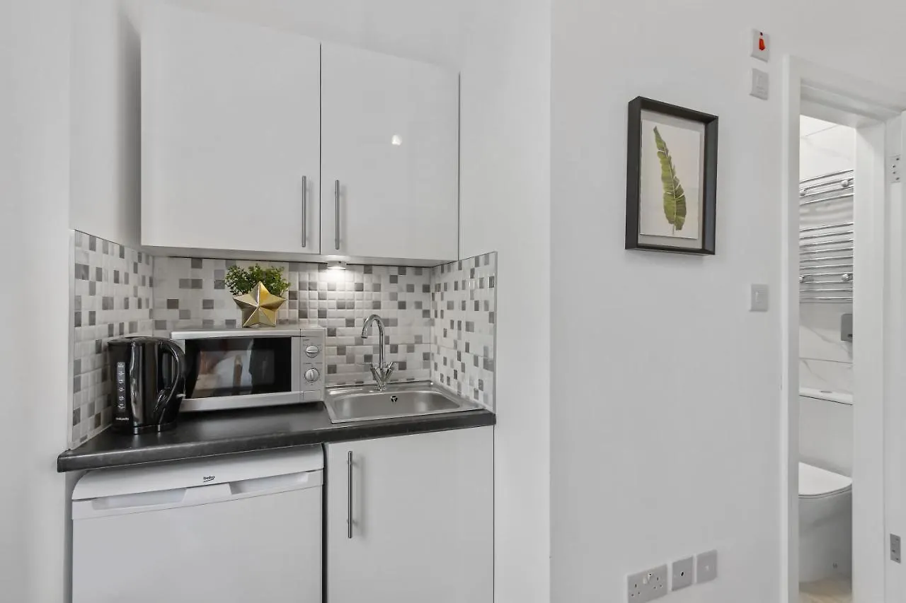 Heathrow Airport Studios With En-Suite 绍斯霍 0*,  英国